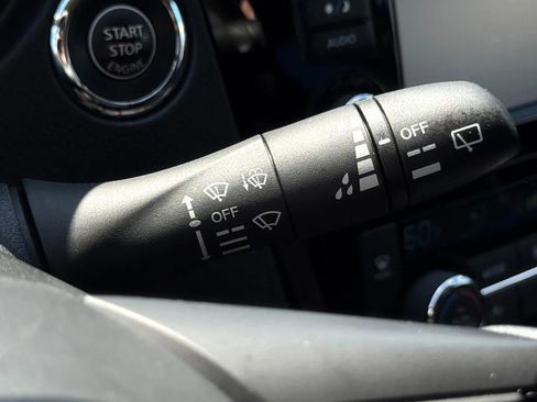 Used 2018 Nissan Rogue SV image 25