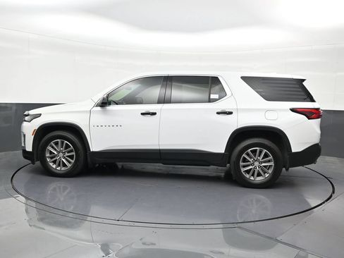 Used 2023 Chevrolet Traverse LS FWD image 2