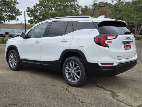 Used 2024 GMC Terrain SLT image 6