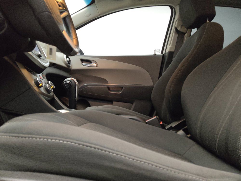 Used 2018 Chevrolet Sonic LT FWD image 17