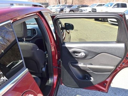 Used 2017 Jeep Cherokee Latitude w/ Comfort/Convenience Group image 36