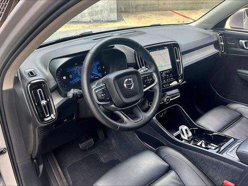 Certified 2024 Volvo XC40 B5 Plus w/ Protection Package Premier AWD/4WD image 17