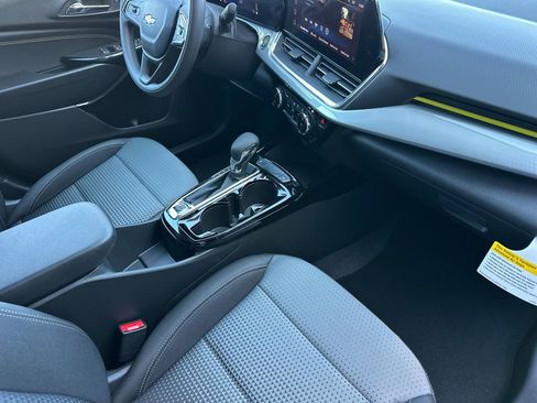 New 2026 Chevrolet Trax LT w/ LPO, Blackout Package FWD image 15