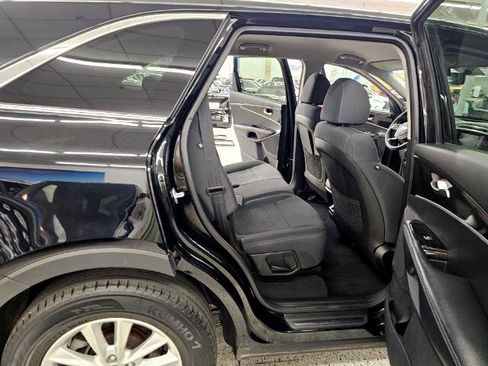 Used 2019 Kia Sorento AWD image 32
