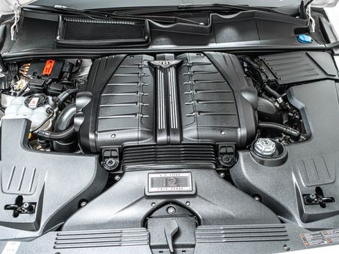 Used 2018 Bentley Bentayga Activity AWD/4WD image 12