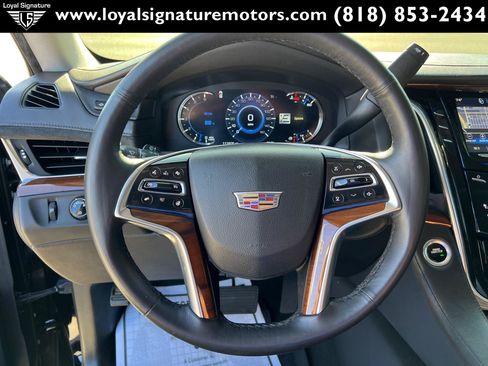 Used 2018 Cadillac Escalade ESV Luxury RWD image 28