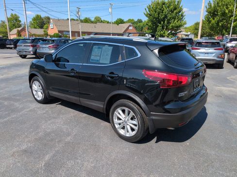 Used 2018 Nissan Rogue Sport SV FWD image 5
