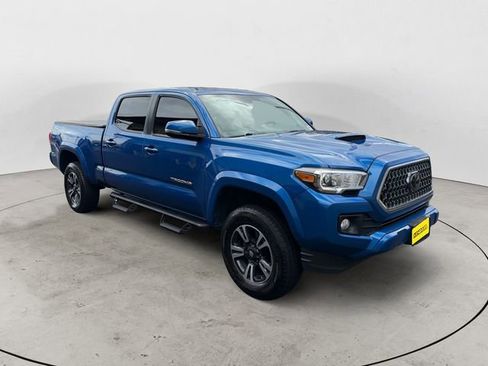 Used 2018 Toyota Tacoma TRD Sport w/ Technology Package AWD/4WD image 7