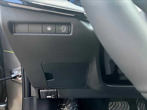New 2025 Nissan Kicks SR image 15