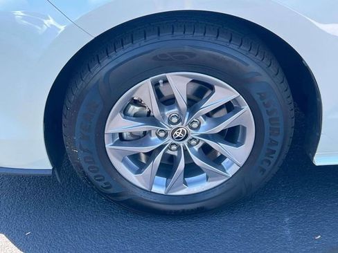 Used 2021 Toyota Sienna XLE AWD/4WD image 7