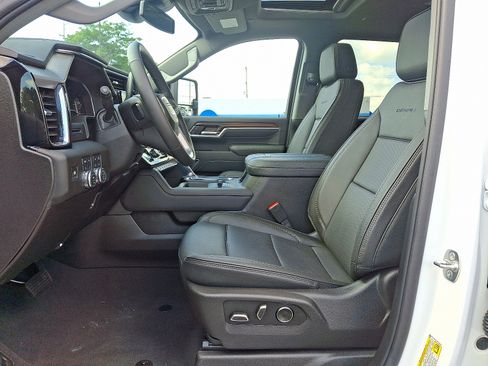 Used 2025 GMC Sierra 3500 Denali image 13