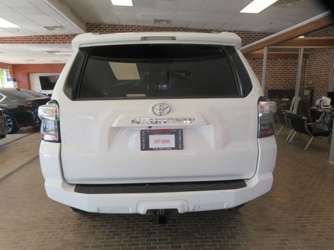 Used 2016 Toyota 4Runner SR5 RWD image 65