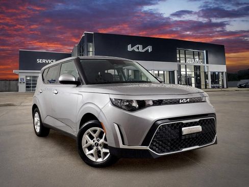 Certified 2024 Kia Soul LX w/ Option Group 015 FWD image 1