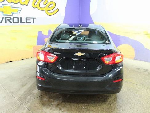 Used 2017 Chevrolet Cruze LT image 7
