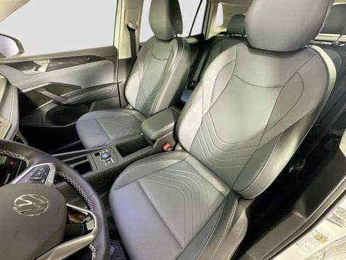 New 2026 Volkswagen Tiguan SE image 19