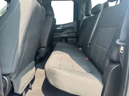 Used 2019 Chevrolet Silverado 1500 Custom w/ Custom Convenience Package AWD/4WD image 18