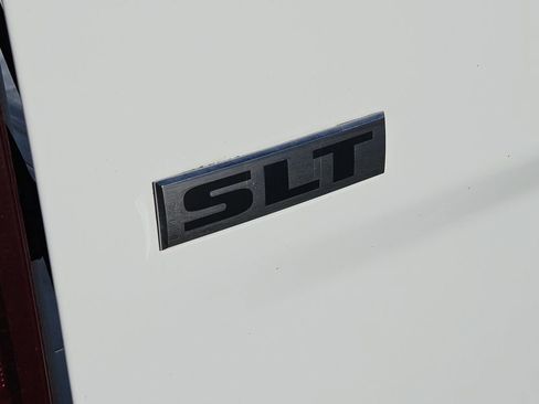 Used 2020 RAM 1500 Classic SLT image 8