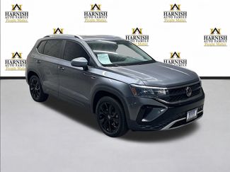 Used 2022 Volkswagen Taos SE w/ Panoramic Sunroof Package FWD video 3