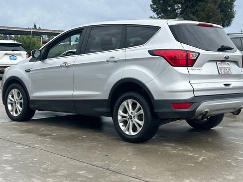 Used 2019 Ford Escape SE image 6