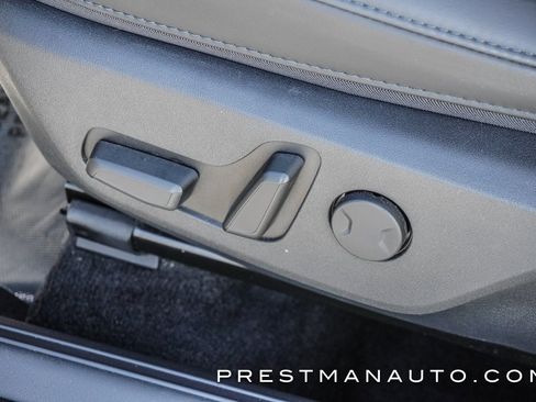 Used 2025 Kia Niro EX image 28