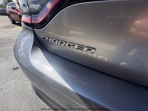 Used 2015 Dodge Charger SXT RWD image 28