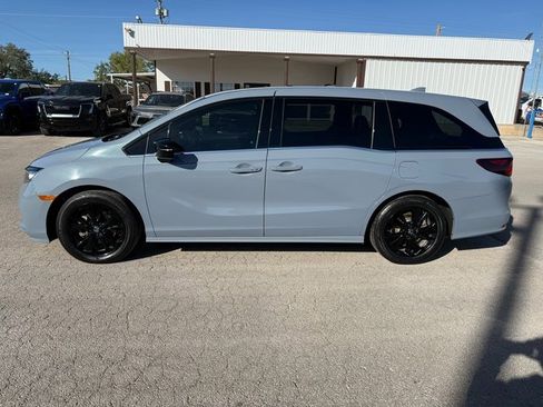 Used 2023 Honda Odyssey Sport image 3