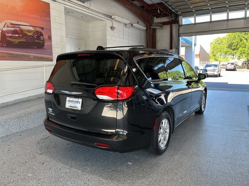 Used 2020 Chrysler Voyager Lxi FWD image 9