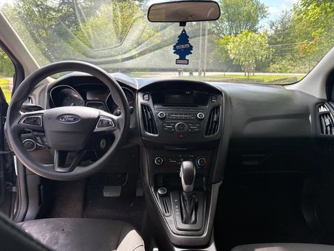 Used 2017 Ford Focus SE FWD image 19