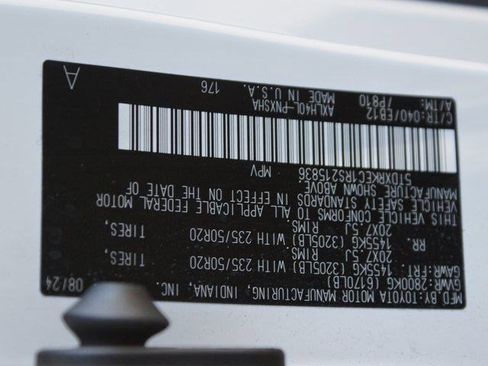 Used 2024 Toyota Sienna XSE image 28