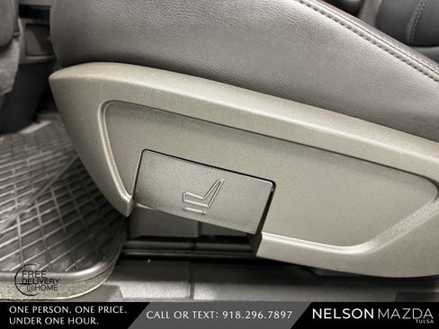 Used 2011 GMC Acadia SLT FWD image 32