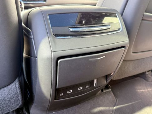 Used 2023 Cadillac Escalade Premium Luxury image 34