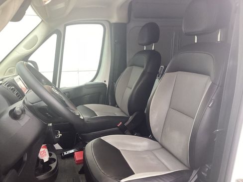 Used 2025 RAM ProMaster 2500 w/ Convenience Group FWD image 5