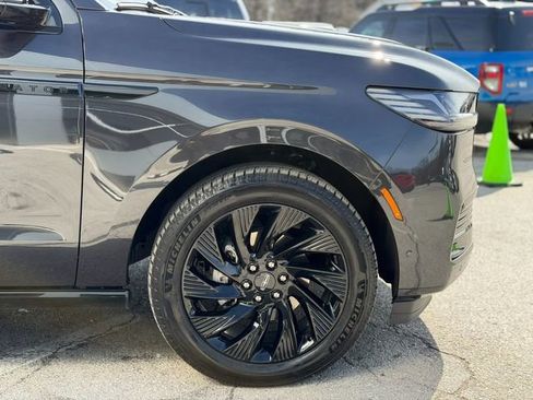 Used 2025 Lincoln Navigator Reserve w/ Jet Appearance Package image 9