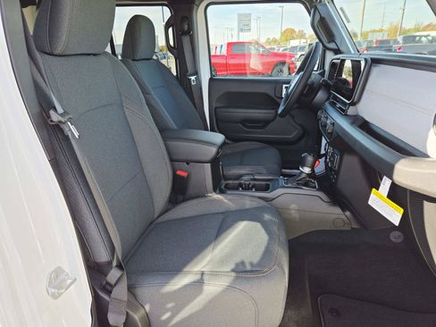 New 2026 Jeep Gladiator Sport AWD/4WD image 18