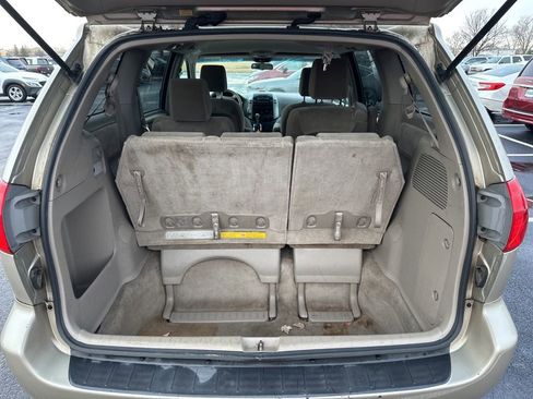 Used 2009 Toyota Sienna LE image 9