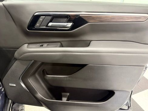 Used 2025 Chevrolet Tahoe Z71 w/ Z71 Off-Road Package image 25