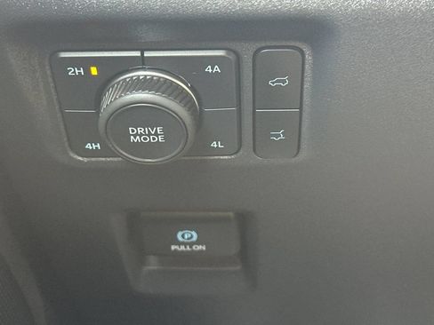 Used 2025 Ford Expedition Active AWD/4WD image 36