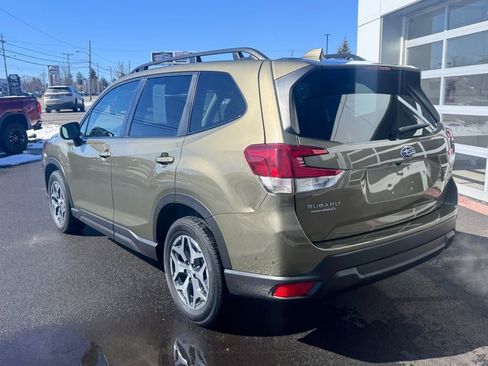 Used 2022 Subaru Forester Premium image 3