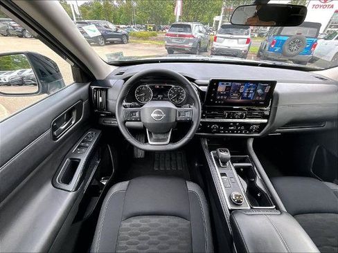 Certified 2026 Nissan Pathfinder SV AWD/4WD image 18