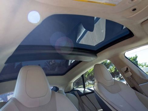 Used 2012 Tesla Model S Signature Performance image 16