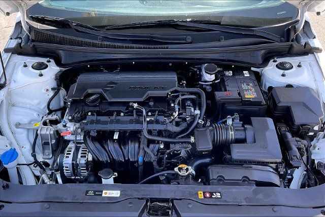 Used 2024 Hyundai Elantra Limited FWD image 9