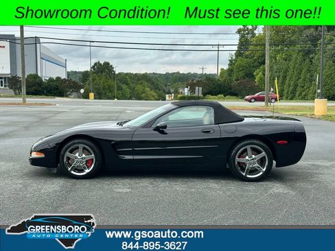 Used 2001 Chevrolet Corvette Convertible w/ Preferred Equipment Group1 RWD image 3
