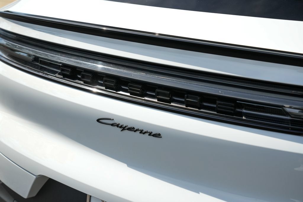 Certified 2024 Porsche Cayenne Coupe AWD/4WD image 16