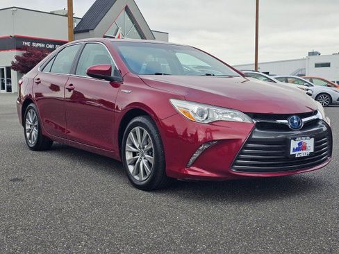 Used 2015 Toyota Camry XLE w/ Moonroof Package FWD image 1