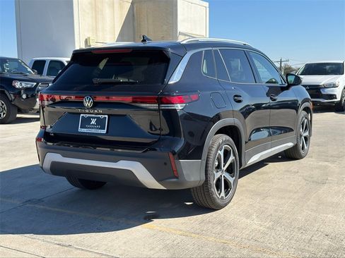 New 2026 Volkswagen Tiguan SE image 9