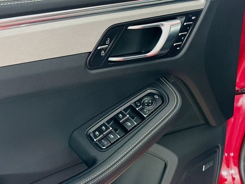 Used 2025 Porsche Macan S AWD/4WD image 18