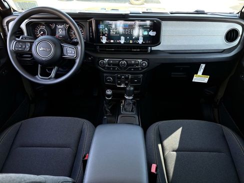 New 2026 Jeep Gladiator Sport AWD/4WD image 9