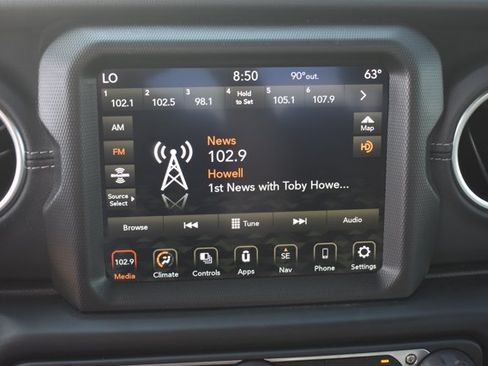 Used 2021 Jeep Gladiator Overland w/ Popular Equipment Package AWD/4WD image 23