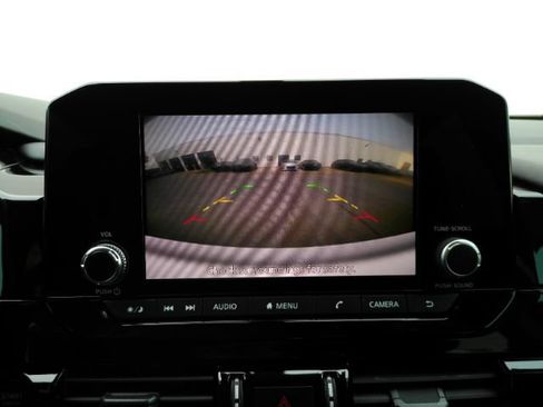 Used 2025 Nissan Pathfinder SV FWD image 8