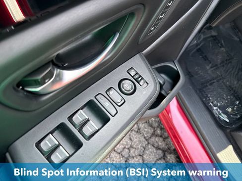 Used 2025 Honda Pilot TrailSport image 27